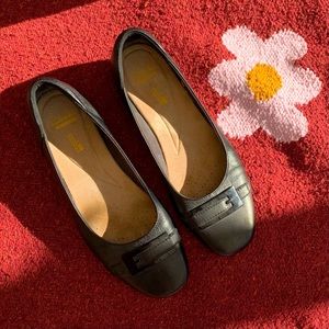 clarks collection flat with patent buckle